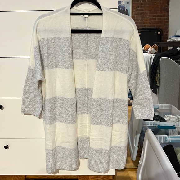 NWOT White and Gray Half Sleeve Cardigan - Picture 4 of 8